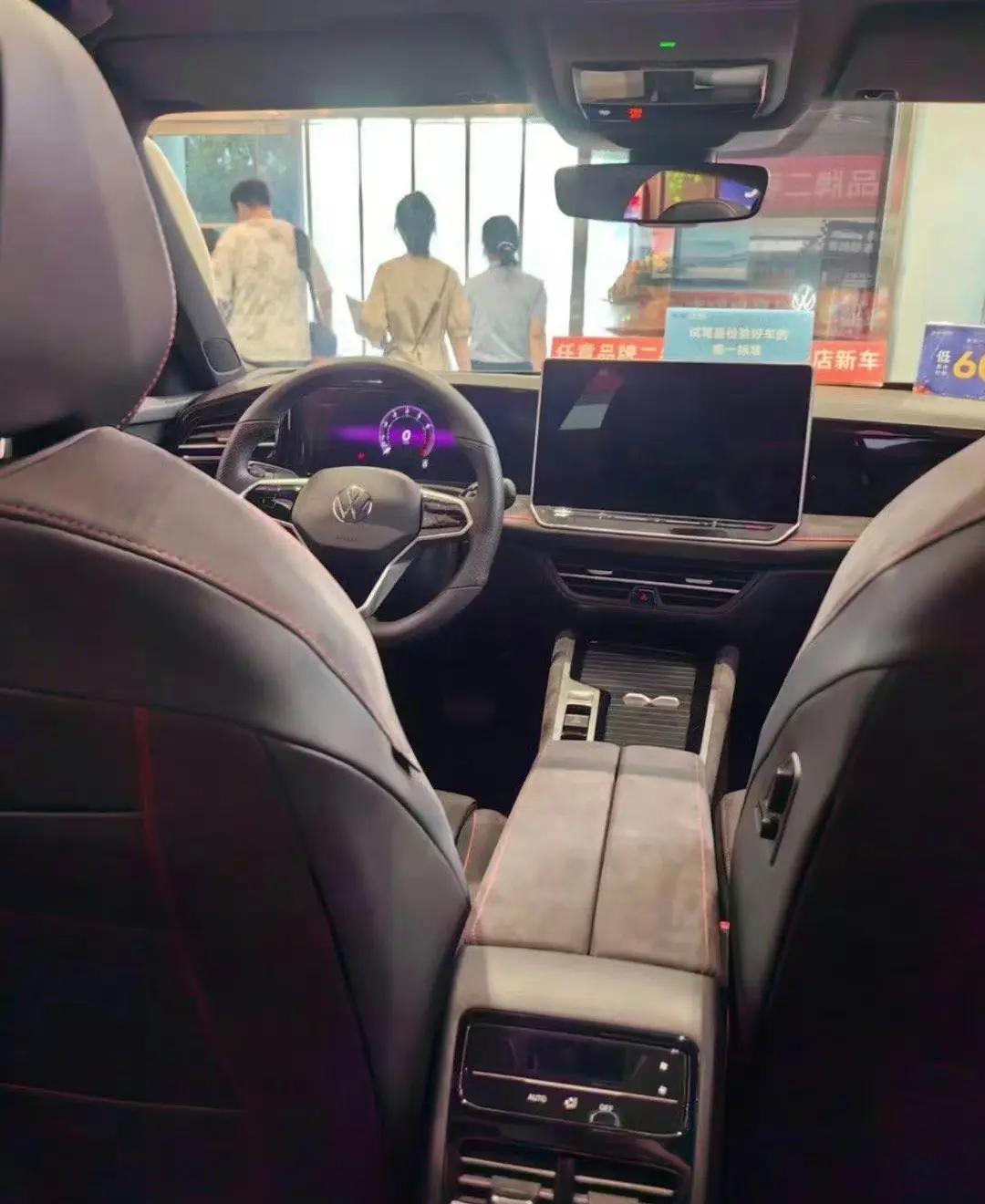 未来车载显示屏:互动体验升级 未来车载显示屏:互动体验升级